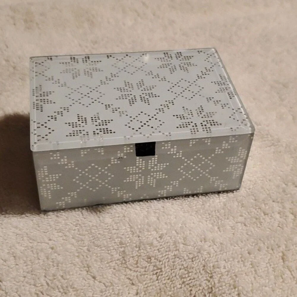 Max Studio Home - Trinket Box blue and silver snowflake design